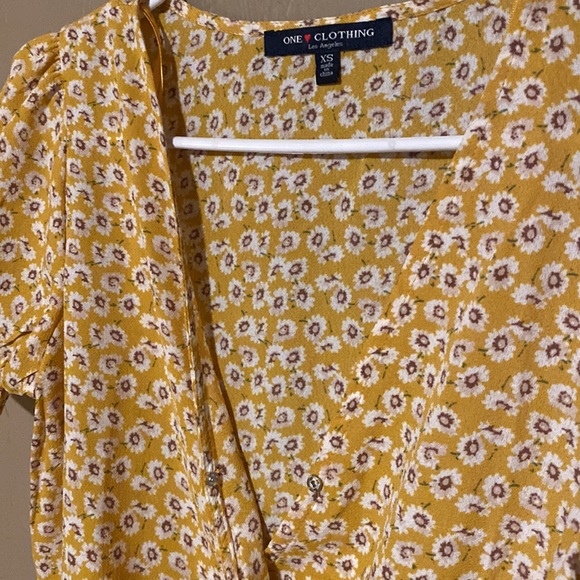 Flower Crop Top. XS - Picture 2 of 3